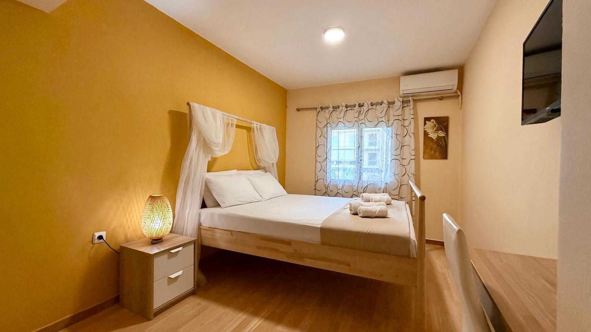 Byron Urban Apartment Каламата Екстер'єр фото