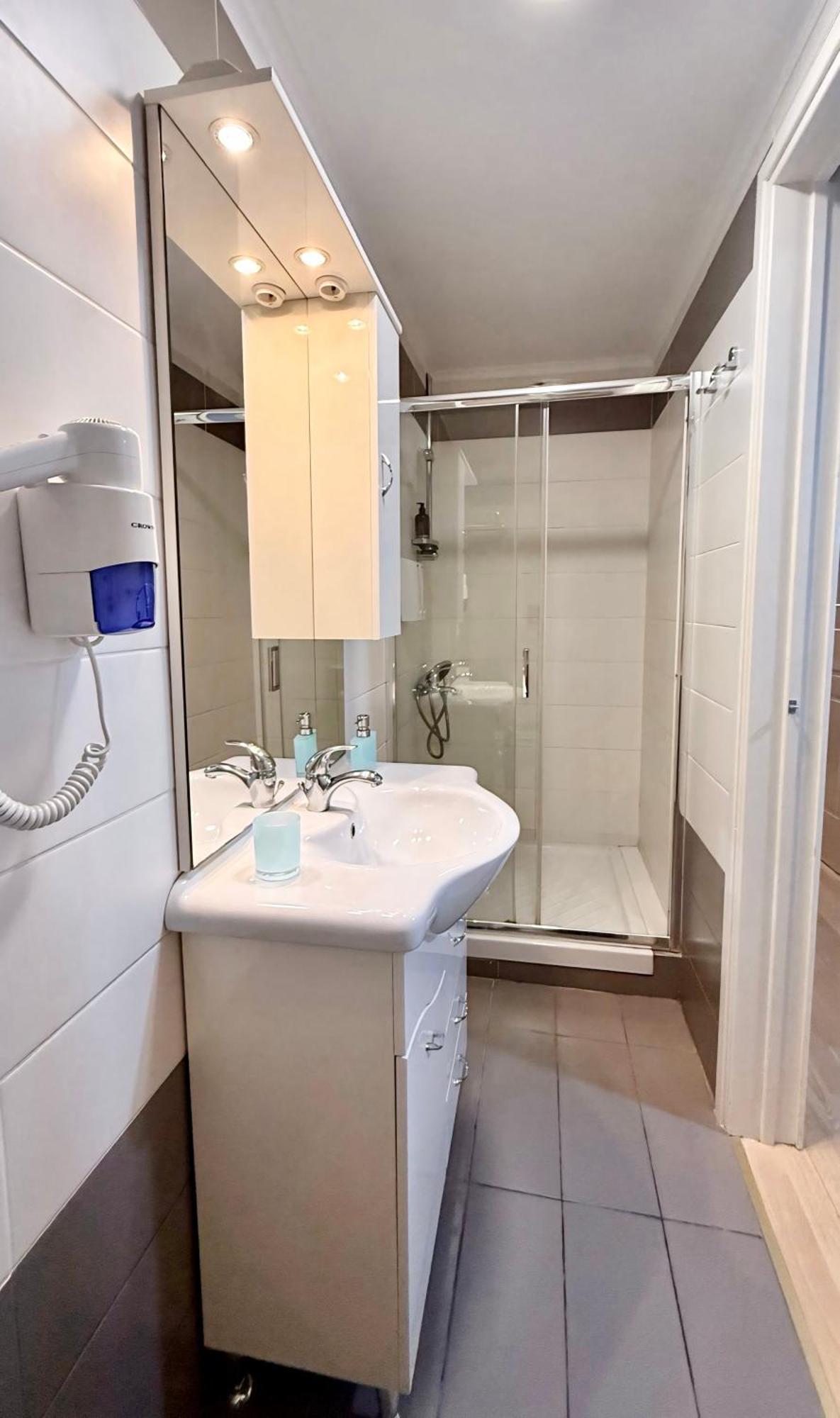 Byron Urban Apartment Каламата Екстер'єр фото
